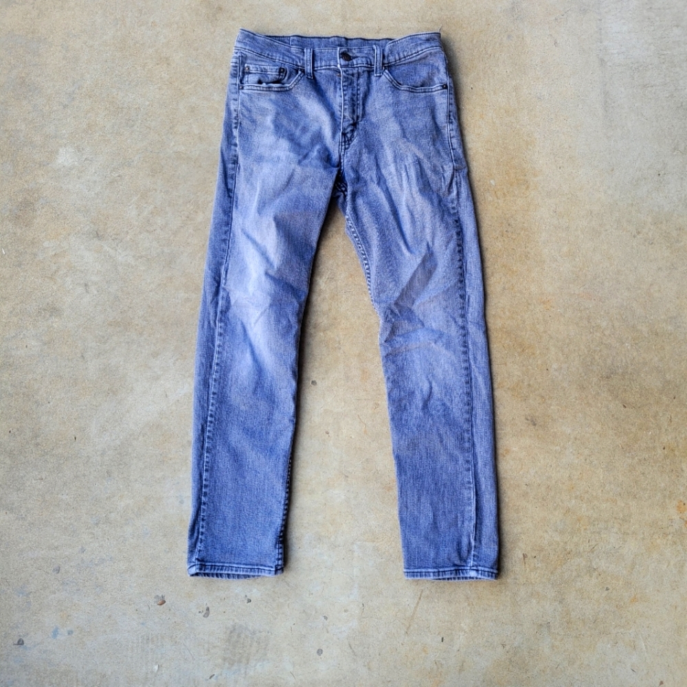 Levis slim straight jeans